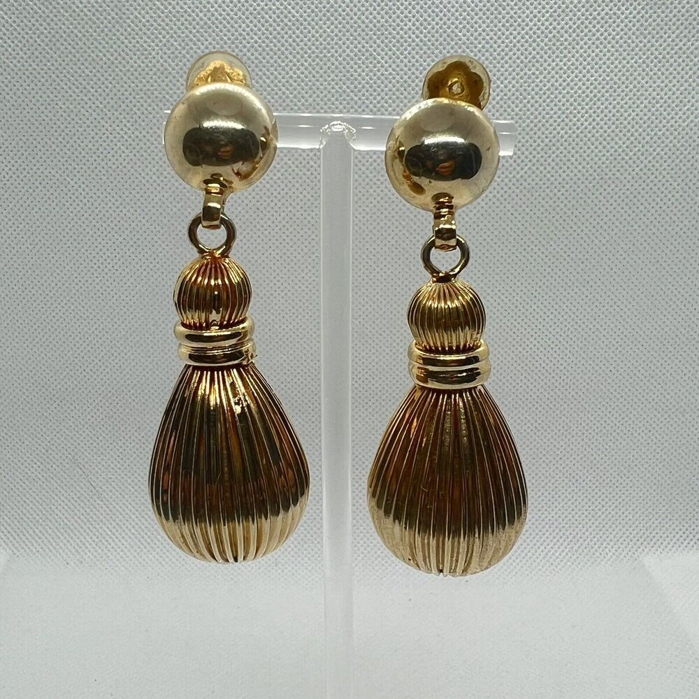 Gold Tone Fluted Teardrop Dangle Clip On Earrings Runway Fabulous Statement Drag